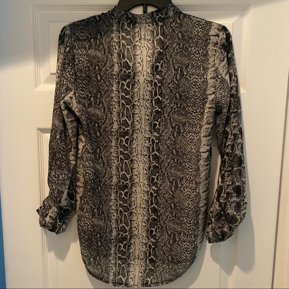 Guess snake print Blouse with zipper details. Size S. - Picture 3 of 5